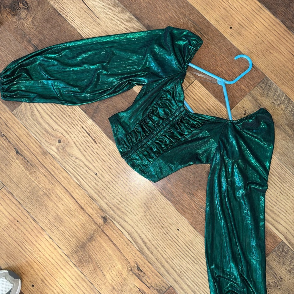 Buckle Shimmering Emerald Blouse